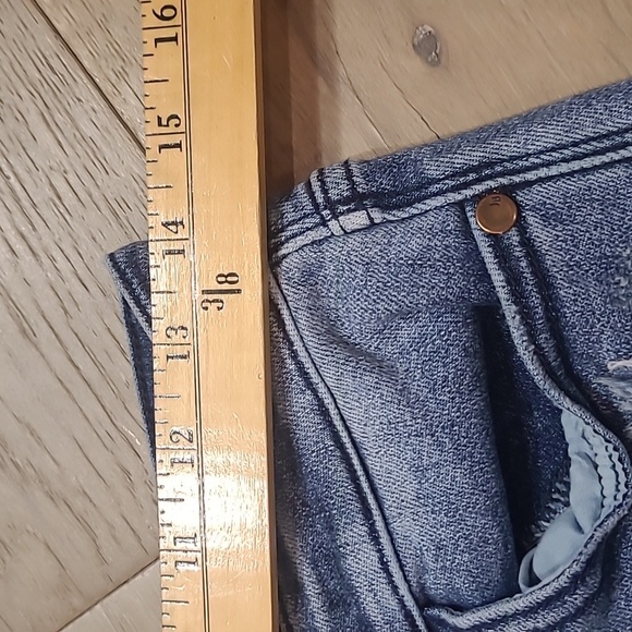 Judy Blue Jeans Women's sz 5/27 Boyfriend Fit Mid Rise Distressed Denim Jeans - Picture 13 of 15